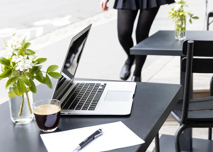 Lhotel - Face Au Chateau - Boutique Hotel Et Seminaires